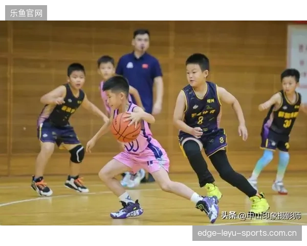 篮球少年投篮砸破天花板:梦想的飞跃与未来的无限可能
